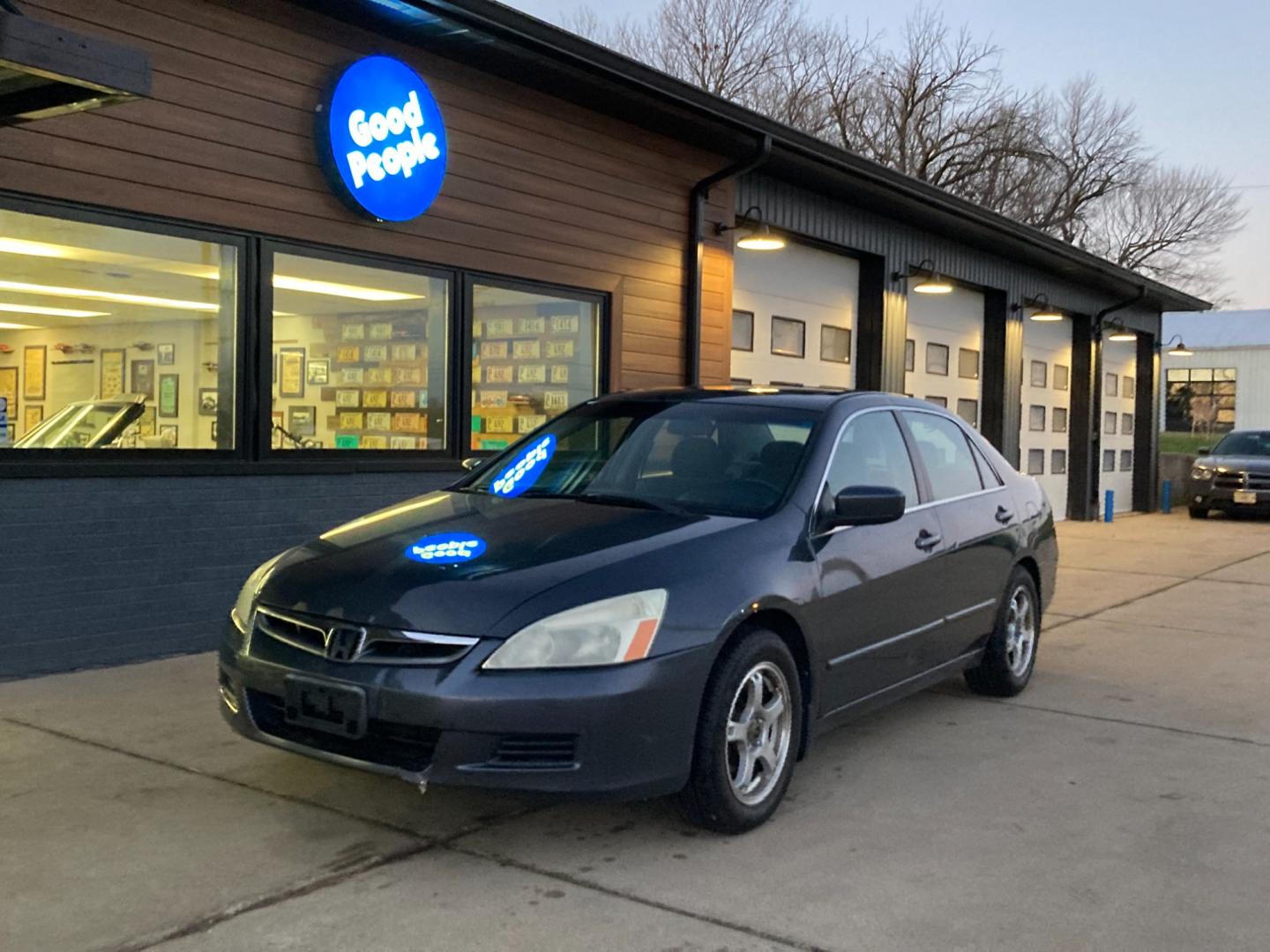 2006 Steel Blue Met. Honda Accord EX-L Sedan AT with Navigation and XM Radio (1HGCM567X6A) with an 2.4L L4 DOHC 16V engine, 5-Speed Automatic Overdrive transmission, located at 1800 South Ihm Blvd, Freeport, IL, 61032, (815) 232-5543, 42.278645, -89.607994 - Photo#4